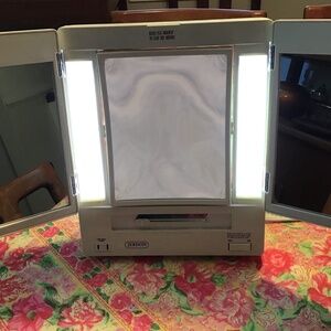 Jerdon Tri-Fold Makeup Mirror with Variable Light Settings, 5X- 1X Magnification